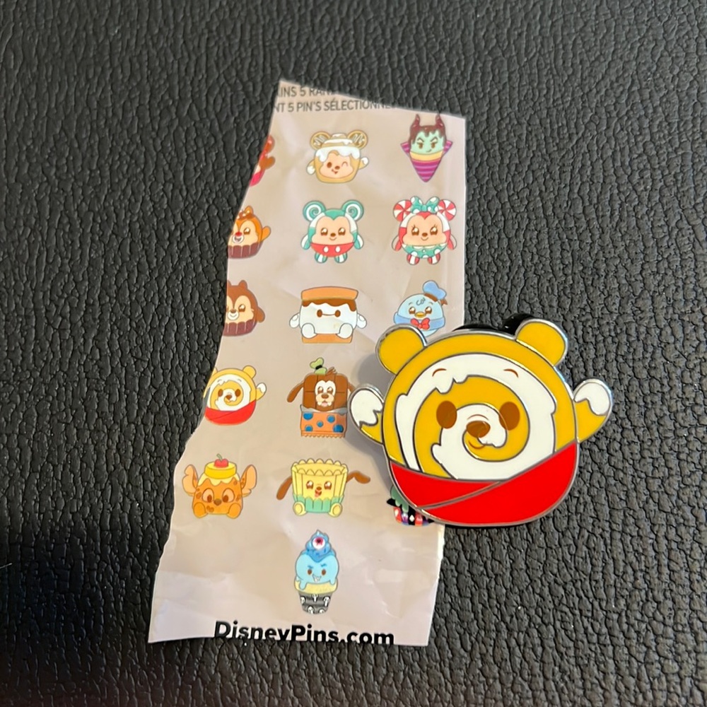 Disney pin munchlings series 1